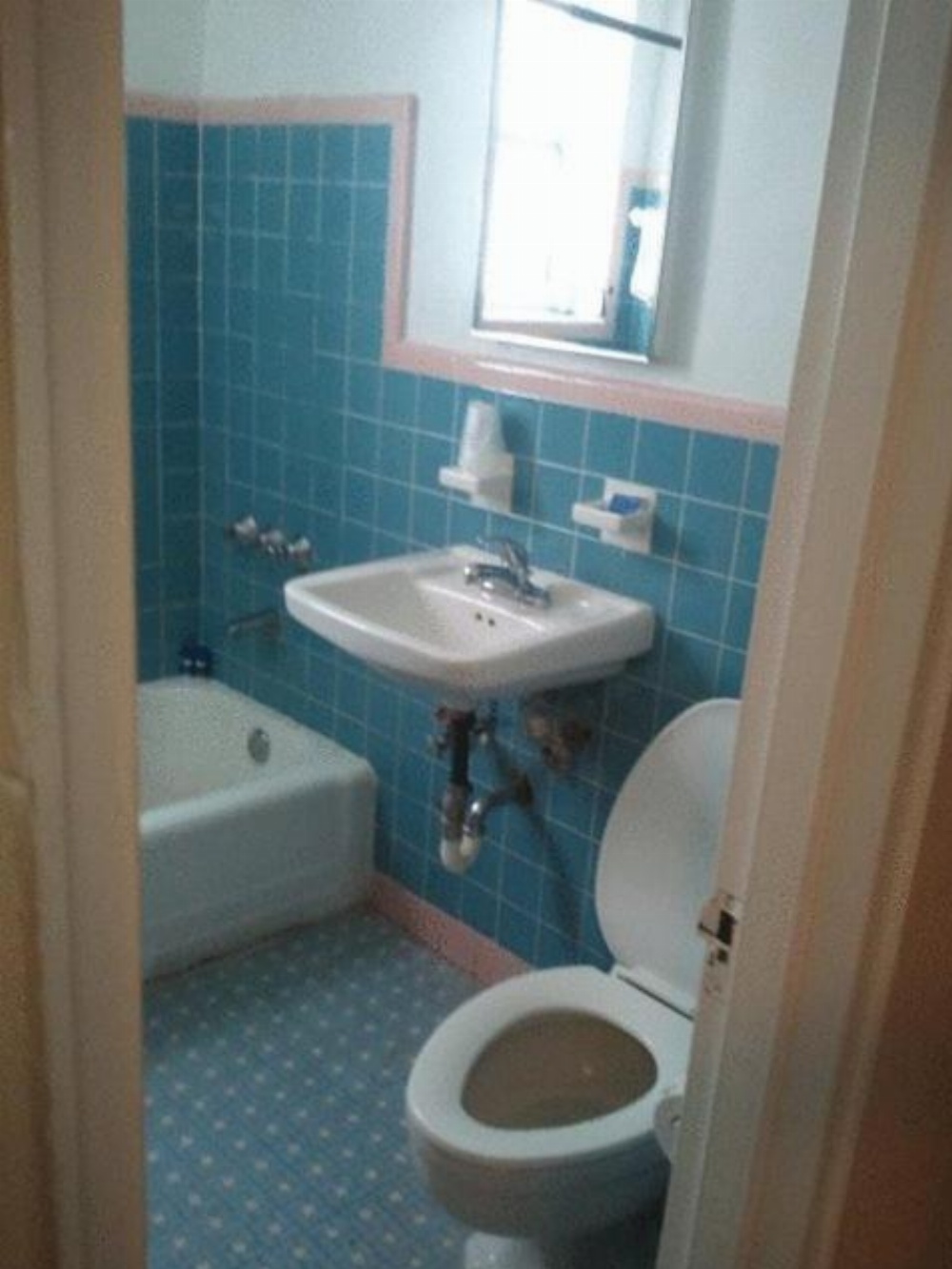 Collins Avenue Hostel Main image